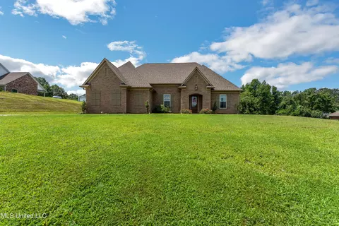 107 E Byhalia Creek Farms Rd, Byhalia, MS 38611