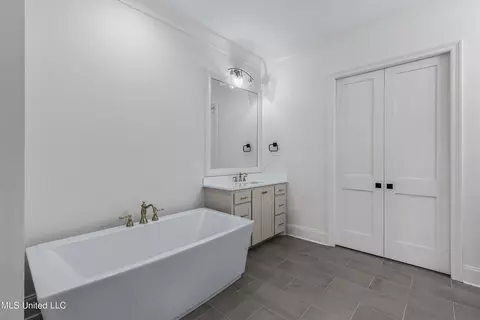 Bath - 212 Amelia Cir, Madison, MS 39110 photo 5 of 9