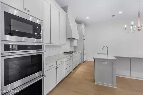 Kitchen - 212 Amelia Cir, Madison, MS 39110 photo 6 of 10