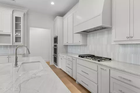 Kitchen - 212 Amelia Cir, Madison, MS 39110 photo 5 of 10