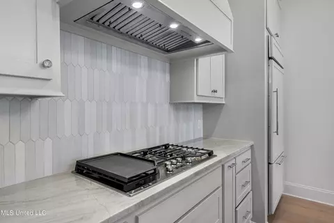 Kitchen - 212 Amelia Cir, Madison, MS 39110 photo 7 of 10