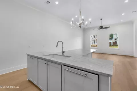 Kitchen - 212 Amelia Cir, Madison, MS 39110 photo 8 of 10