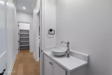 Bath - 212 Amelia Cir, Madison, MS 39110 photo 1 of 9