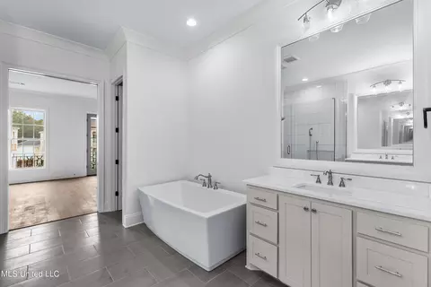 Bath - 212 Amelia Cir, Madison, MS 39110 photo 6 of 9