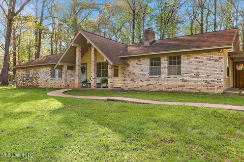 1333 Mcraven Rd, Clinton, MS 39056