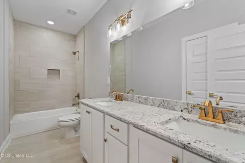 Bath - 2548 W Ac Freeman Dr, Hernando, MS 38632 photo 5 of 5