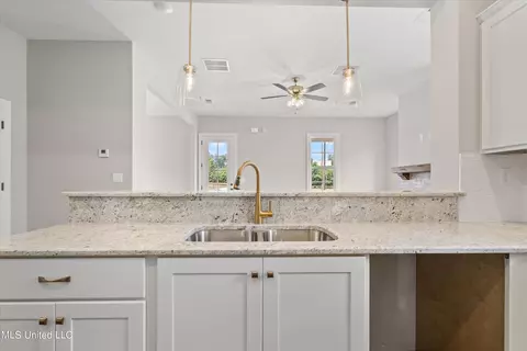 Kitchen - 2548 W Ac Freeman Dr, Hernando, MS 38632 photo 3 of 4