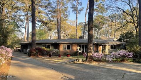 4010 Pinewood Dr, Jackson, MS 39211