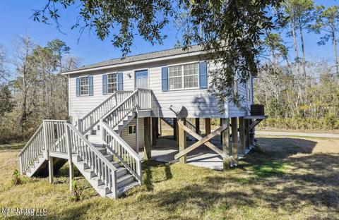 4013 Carribean St, Bay Saint Louis, MS 39520