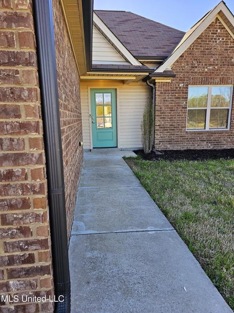 8061 Shae Pierce Dr, Southaven, MS 38671