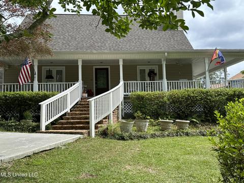 1133 E Lakeshore Dr, Carriere, MS 39426