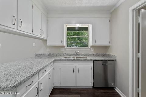 109 Forest Point Dr, Brandon, MS 39047 photo 9