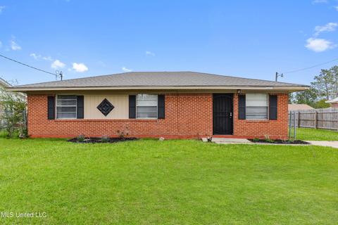 171 Holly Cir, Gulfport, MS 39501