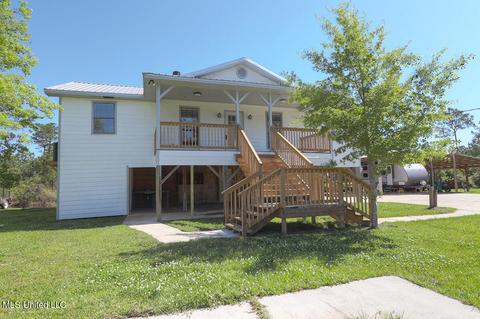 5032 Florida St, Bay Saint Louis, MS 39520