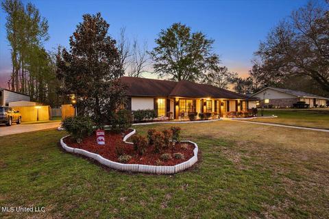 5101 Brookhollow Dr, Jackson, MS 39212