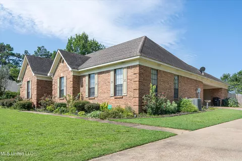 2418 Country Club Rd, Senatobia, MS 38668
