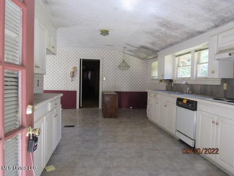 4328 Terry Rd, Jackson, MS 39212 photo 5