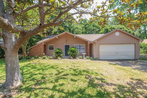 6716 Red Bud Ln, Ocean Springs, MS 39564