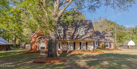 9 Deerfield Dr, Madison, MS 39110