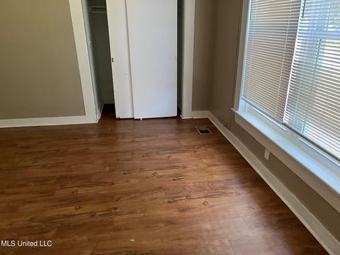 3825 Noble St, Jackson, MS 39209 photo 7