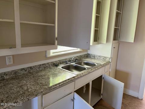 3825 Noble St, Jackson, MS 39209 photo 3