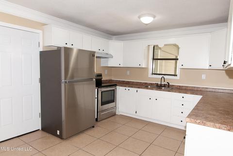 3825 Juniper St, Moss Point, MS 39563 photo 3