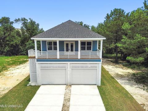128 Holiday Ave, Pass Christian, MS 39571