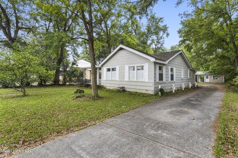 1208 Bowen Ave, Ocean Springs, MS 39564