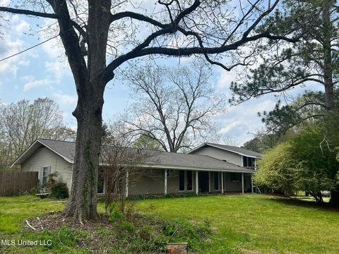 300 S Brooks Ave, Pelahatchie, MS 39145
