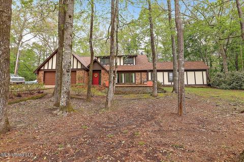130 Timberwood Dr, Clinton, MS 39056