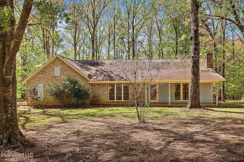 86 Riverbend Dr, Brandon, MS 39047