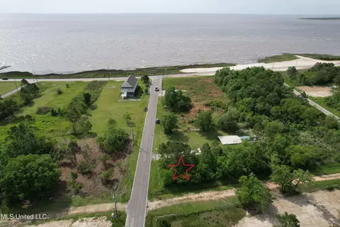 5039 Ioor Ave, Bay Saint Louis, MS 39520