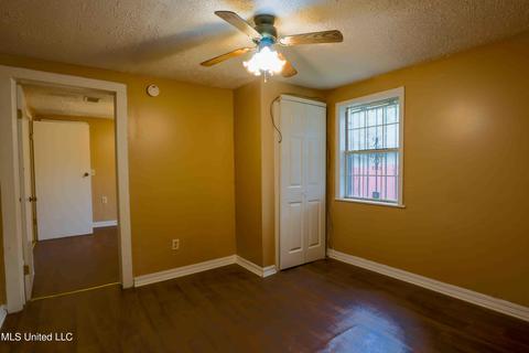 527 Singleton St, Canton, MS 39046 photo 4