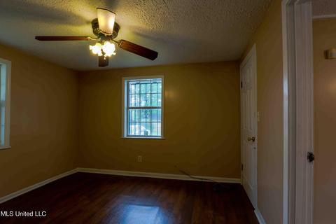 527 Singleton St, Canton, MS 39046 photo 3