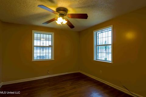 527 Singleton St, Canton, MS 39046 photo 2