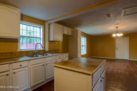 527 Singleton St, Canton, MS 39046 photo 9