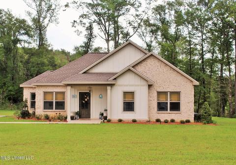 129 Water Oak Dr, Lucedale, MS 39452