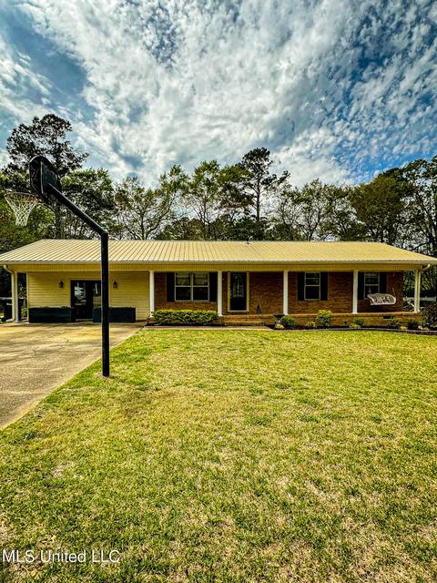 104 Founders Dr, Crystal Springs, MS 39059