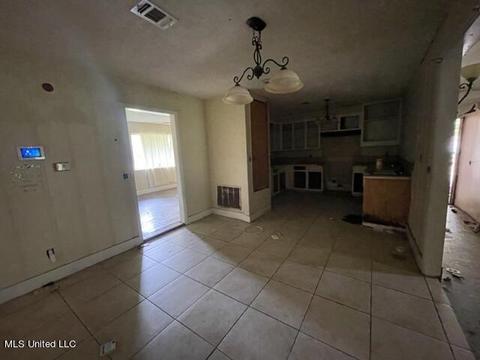 364 Barnes St, Jackson, MS 39206 photo 4