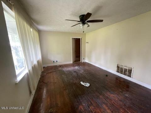 364 Barnes St, Jackson, MS 39206 photo 3