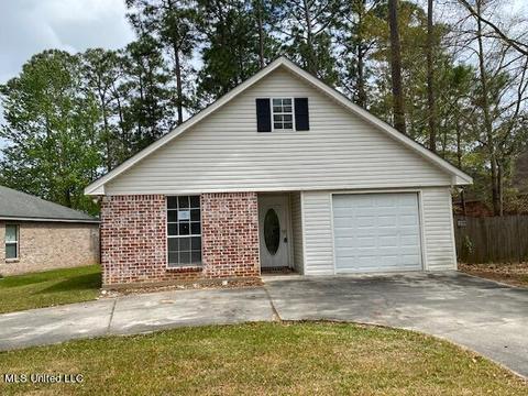 8413 Ieke Dr, Diamondhead, MS 39525
