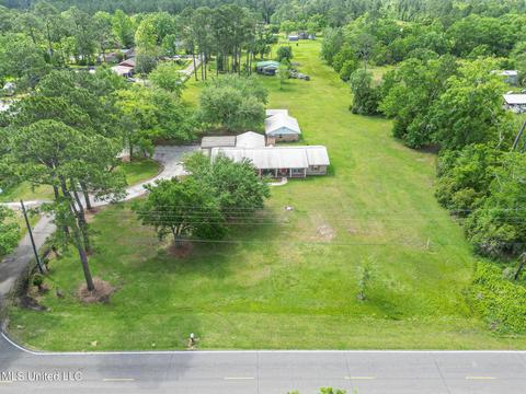 7612 Grierson St, Moss Point, MS 39563