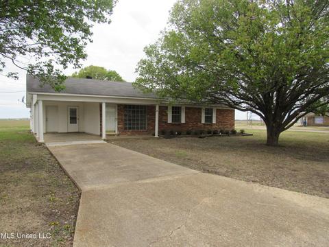 1413 Maplewood Dr, Clarksdale, MS 38614