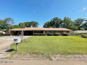 1504 Stokes Ave, Mccomb, MS 39648