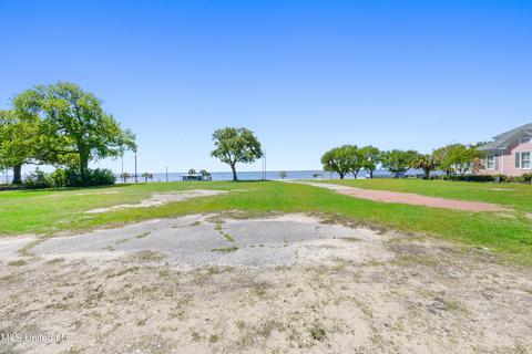 1104 Beach Blvd, Biloxi, MS 39530 photo 2