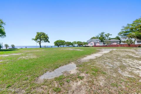 1104 Beach Blvd, Biloxi, MS 39530