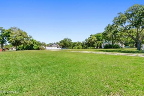 1104 Beach Blvd, Biloxi, MS 39530 photo 4