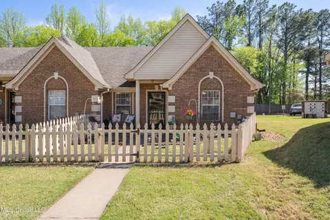 544 S Beaumont Cir, Southaven, MS 38671