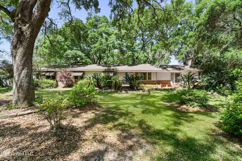 1136 Stanfield Point Rd, Gautier, MS 39553