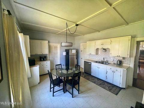204 Park St, Lyon, MS 38645 photo 9